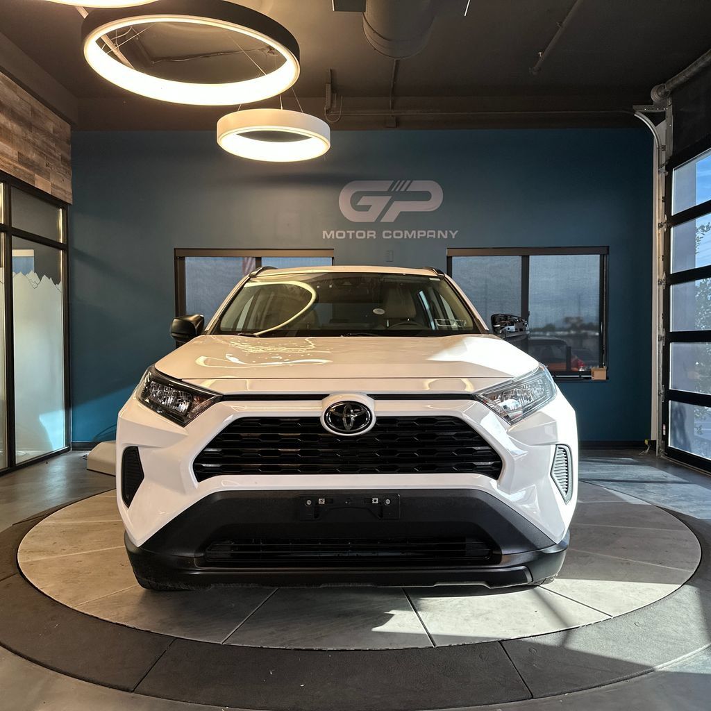 Used 2021 Toyota RAV4 LE AWD/4WD image 8