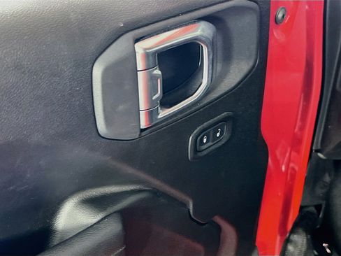 Used 2025 Jeep Wrangler Sport AWD/4WD image 17