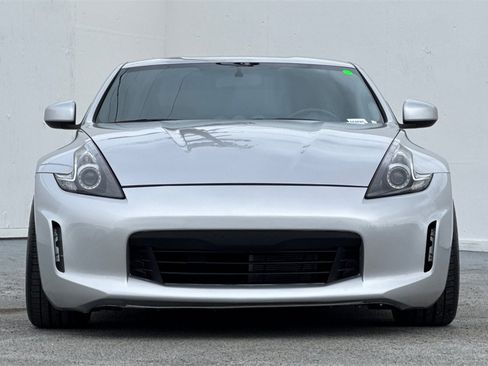 Used 2009 Nissan 370Z Touring w/ Sport Pkg image 9