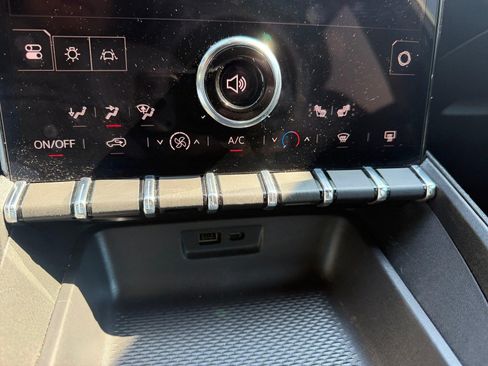 Used 2025 GMC Terrain Elevation AWD/4WD image 24