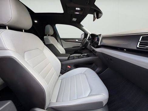 Used 2024 Volkswagen Atlas Cross Sport SEL R-Line image 24