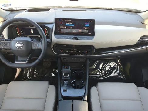 Certified 2025 Nissan Rogue SL w/ SL Premium Package FWD image 15