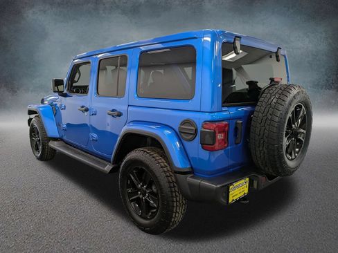 Used 2022 Jeep Wrangler Unlimited Sahara AWD/4WD image 6