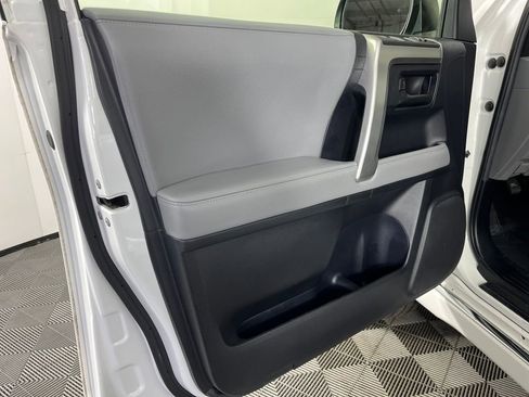 Used 2012 Toyota 4Runner SR5 w/ Convenience Pkg AWD/4WD image 10