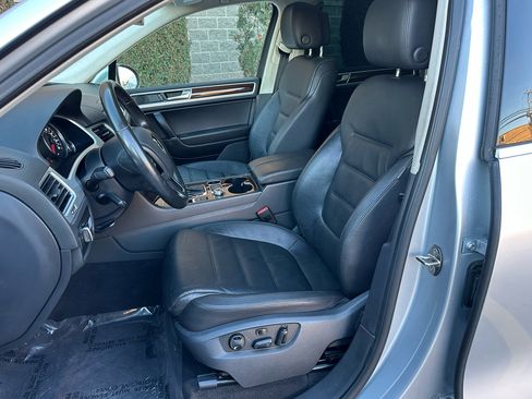 Used 2016 Volkswagen Touareg Sport image 15