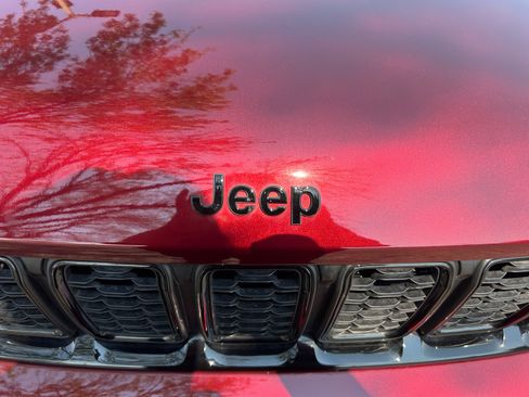 Used 2025 Jeep Grand Cherokee Altitude AWD/4WD image 23