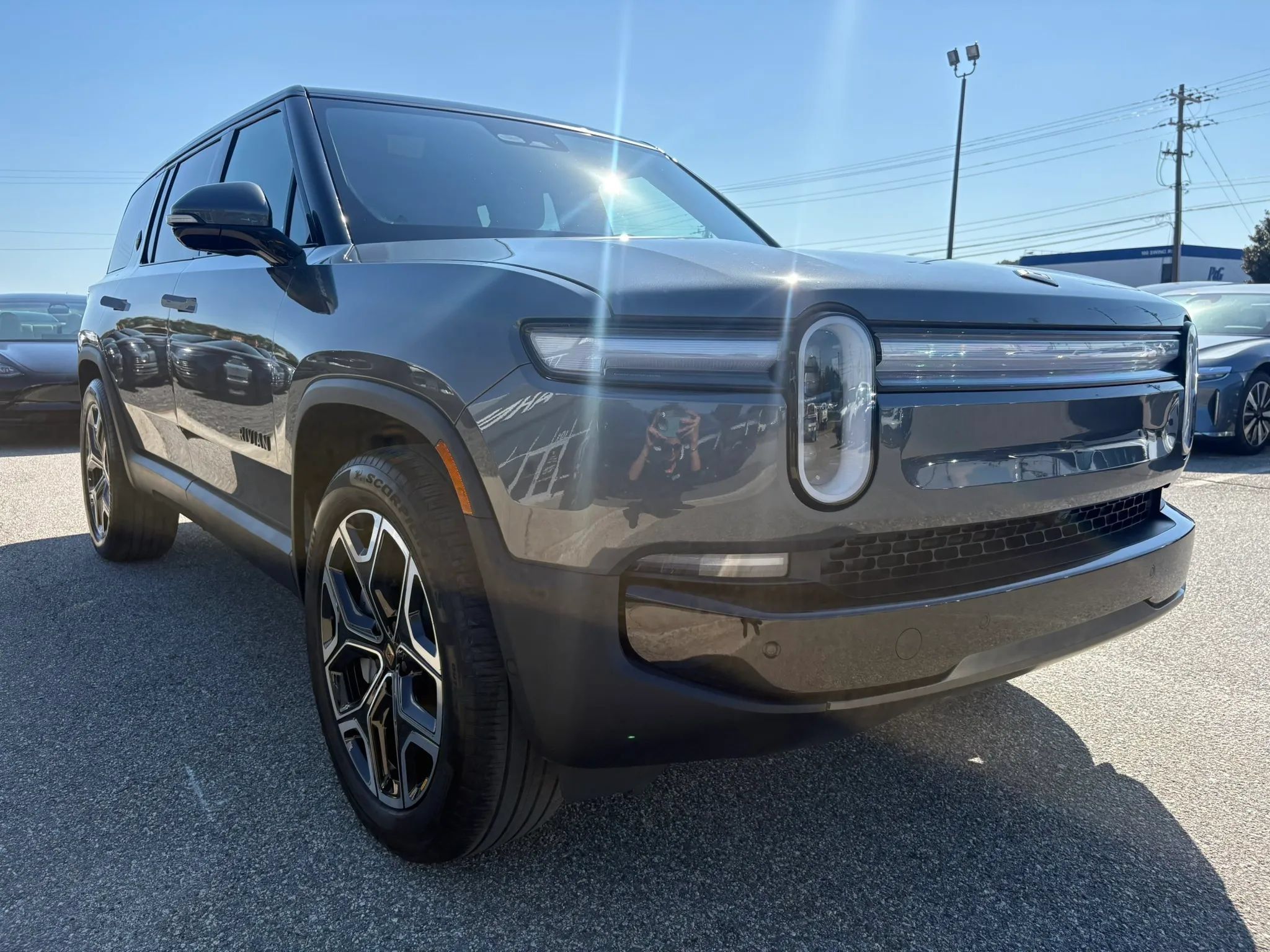 Used 2025 Rivian R1S Adventure Dual AWD/4WD image 21