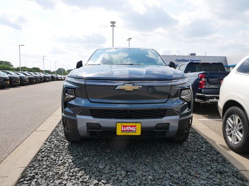 Used 2026 Chevrolet Silverado EV LT w/ Premium Package AWD/4WD image 2