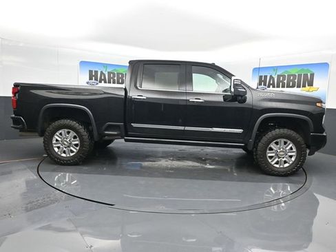 Used 2025 Chevrolet Silverado 2500 High Country w/ High Country Premium Package AWD/4WD image 7