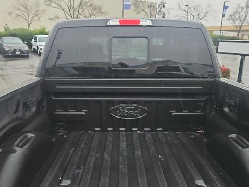 Used 2016 Ford F150 Platinum w/ Equipment Group 701A Luxury image 9