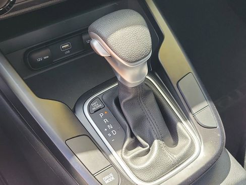 Used 2025 Kia Soul LX w/ LX Technology Package FWD image 26