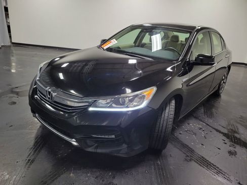 Used 2017 Honda Accord EX-L image 4