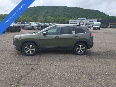Certified 2021 Jeep Cherokee Limited w/ Elite Package AWD/4WD image 4