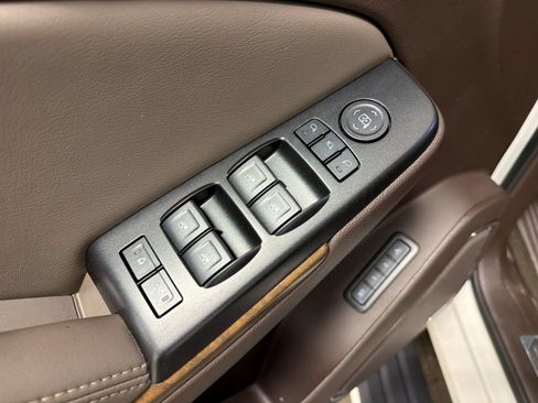 Used 2018 GMC Yukon Denali w/ Enhanced Security Package AWD/4WD image 19