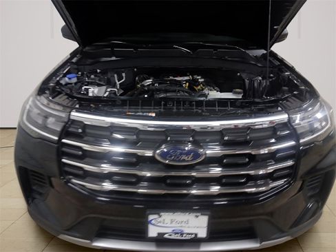 Certified 2025 Ford Explorer Active image 7