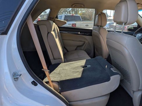 Used 2013 Kia Sorento LX w/ Convenience Pkg FWD image 14