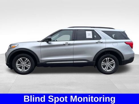 Used 2023 Ford Explorer XLT w/ Equipment Group 202A AWD/4WD image 2