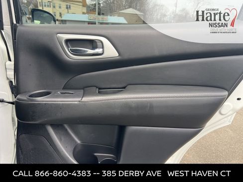 Used 2015 Nissan Pathfinder Platinum w/ Family Entertainment Package image 37