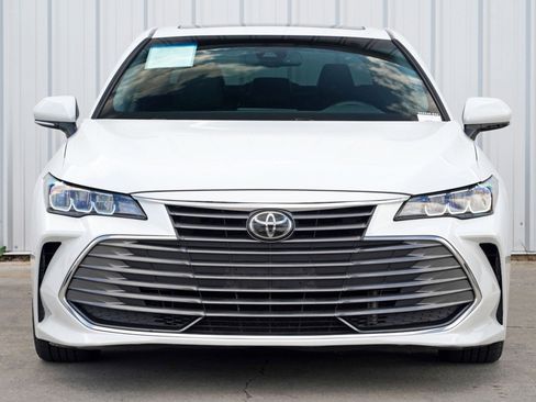 Used 2019 Toyota Avalon XLE w/ Moonroof Package image 6