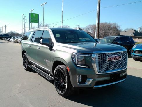 Used 2023 GMC Yukon XL Denali image 4