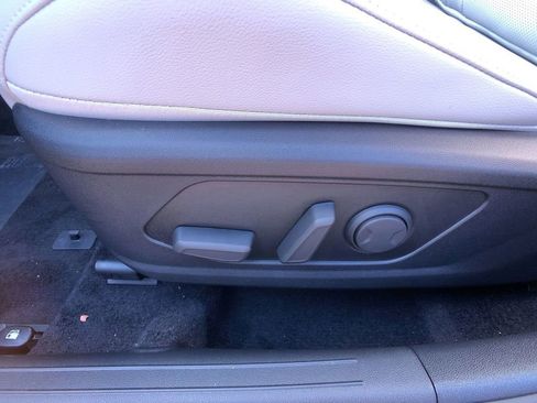 New 2025 Hyundai Elantra Limited image 13