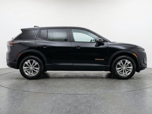 Used 2025 Chevrolet Equinox LT FWD image 11