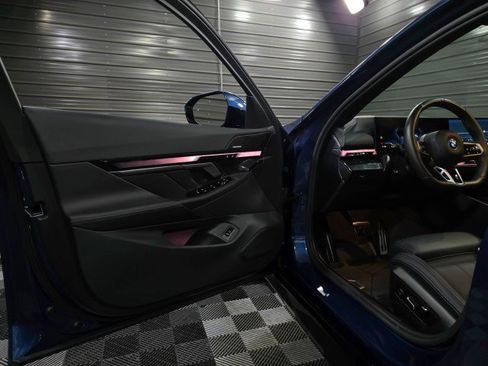 Used 2026 BMW i5 eDrive40 w/ M Sport Package image 32