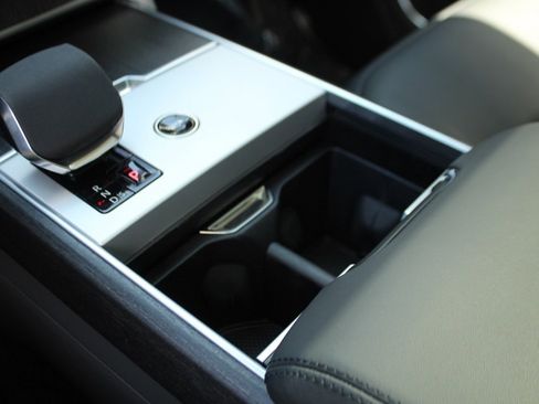 Used 2024 Land Rover Range Rover SE image 21