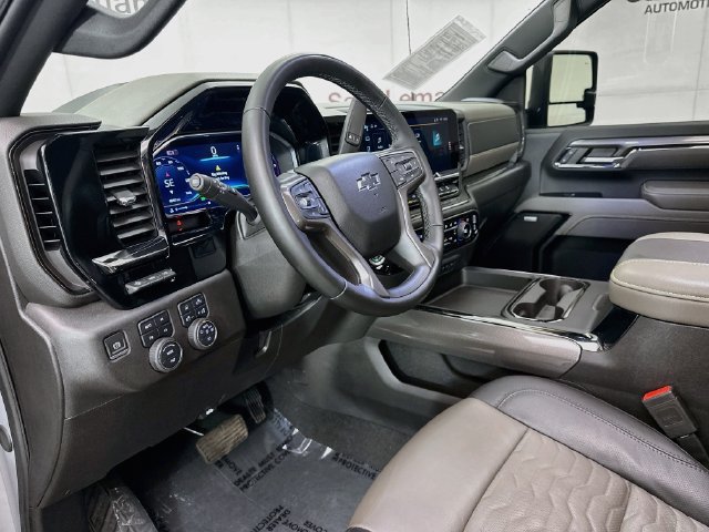 Used 2024 Chevrolet Silverado 2500 ZR2 w/ Technology Package AWD/4WD image 9