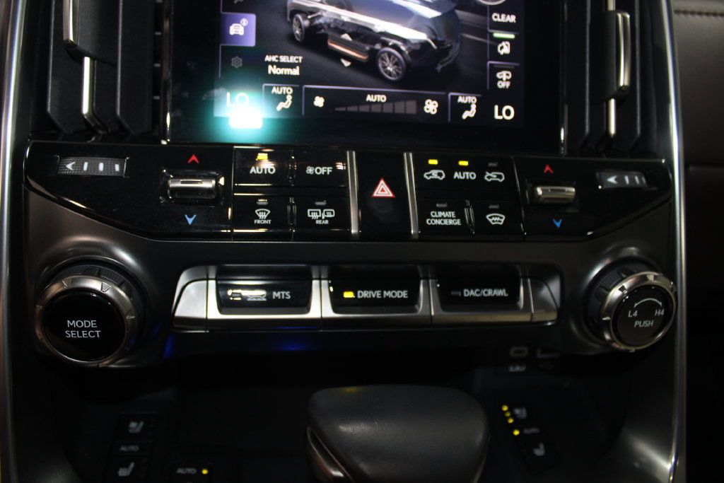 Used 2024 Lexus LX 600 4WD w/ Luxury Package image 48