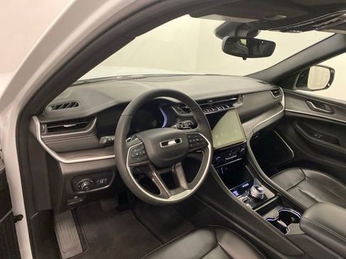 Used 2024 Jeep Grand Cherokee L Limited w/ Black Appearance Package AWD/4WD image 8