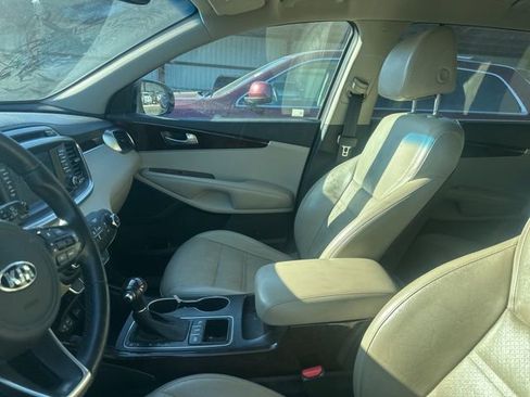 Used 2017 Kia Sorento EX image 5