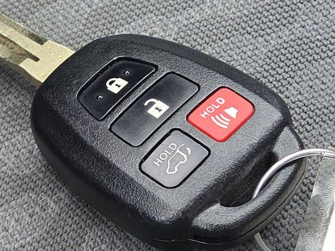 Used 2021 Toyota Tacoma SR image 32