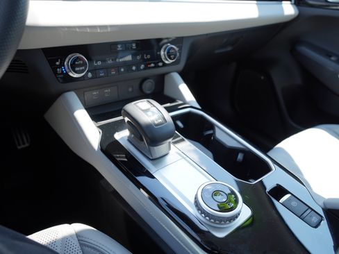 Used 2025 Mitsubishi Outlander SEL AWD/4WD image 25