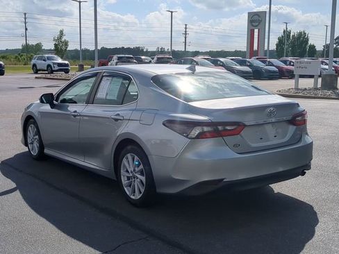 Used 2022 Toyota Camry LE FWD image 5