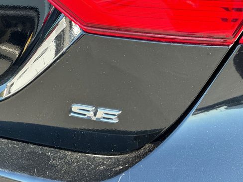 Used 2020 Toyota Camry SE image 27