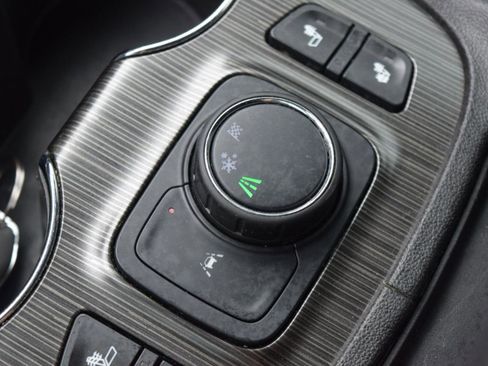 Used 2021 GMC Acadia SLT FWD image 31
