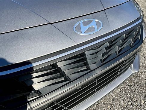 Used 2024 Hyundai Elantra SEL image 28