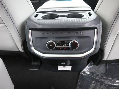 New 2025 Ford Expedition Platinum w/ Driver's Package image 12