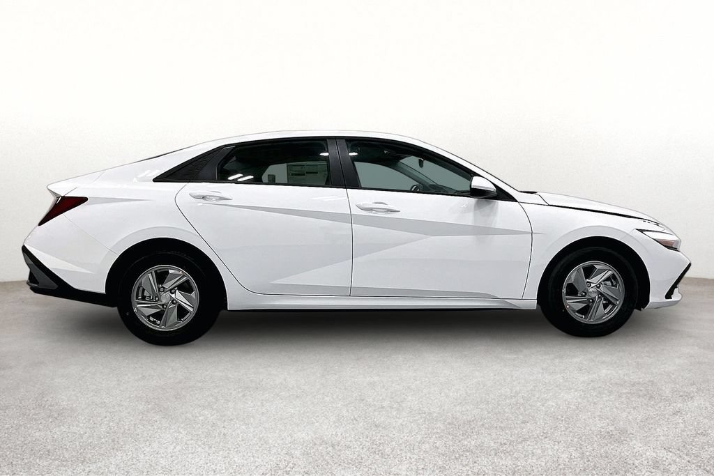 Used 2026 Hyundai Elantra SE FWD image 7