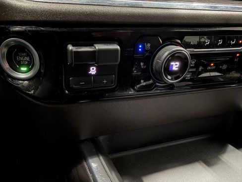 Used 2024 Chevrolet Silverado 2500 LTZ w/ LTZ Texas Edition image 21