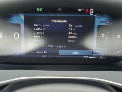 Certified 2024 Volvo XC40 B5 Plus w/ Protection Package Premier AWD/4WD image 45