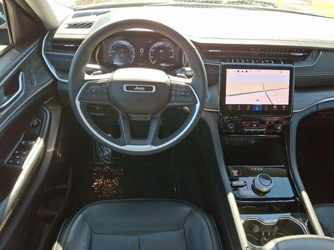 Used 2023 Jeep Grand Cherokee Limited image 12