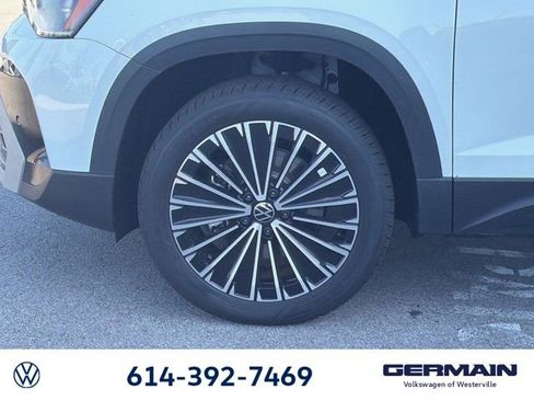 New 2026 Volkswagen Taos SE FWD image 13