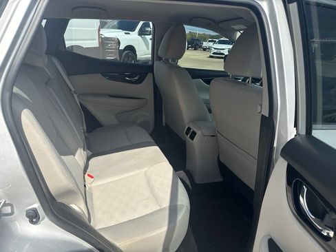 Used 2018 Nissan Rogue Sport SV FWD image 17
