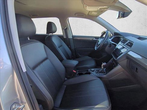 Used 2024 Volkswagen Tiguan SE image 19
