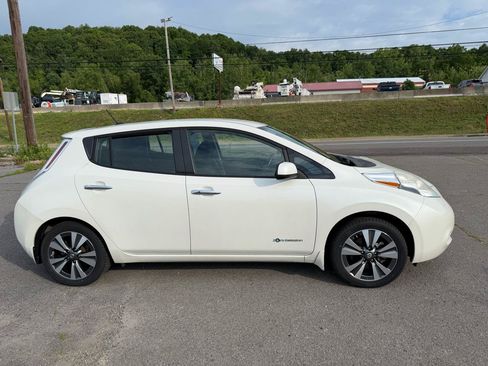Used 2016 Nissan Leaf SV FWD image 4