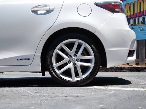 Used 2015 Lexus CT 200h FWD image 9