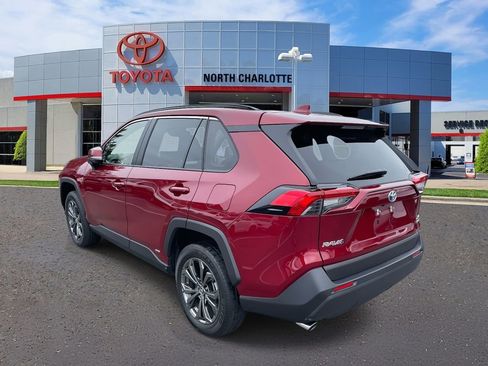 Used 2023 Toyota RAV4 XLE Premium image 8
