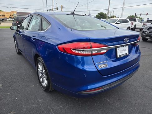Used 2017 Ford Fusion SE FWD image 6